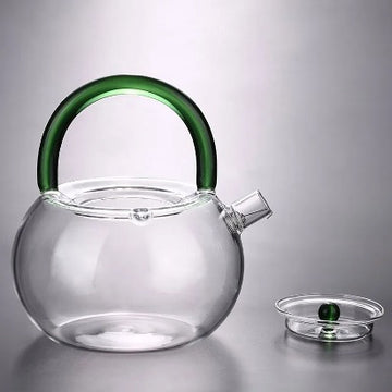 This glass teapot will quickly brew tea. You can easily make different types of tea in this teapot, whether it's green tea, fruit tea, or black tea, and you can make loose tea all year round.